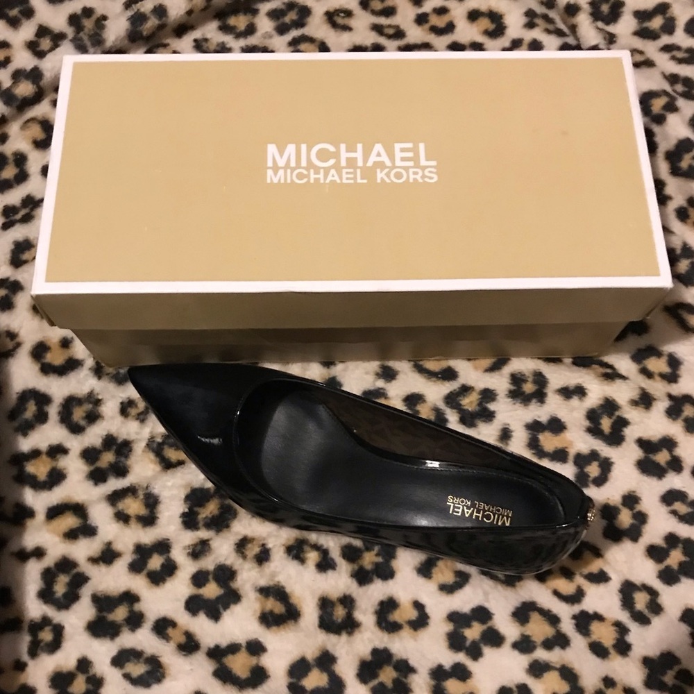 Michael Kors NWT Alina Flex Pointed Toe Kitten Heel Pump in Size 7 - HOST PICK ๐ - Picture 6 of 16